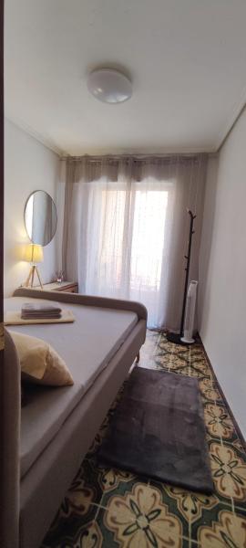 Habitación con balcón privado.